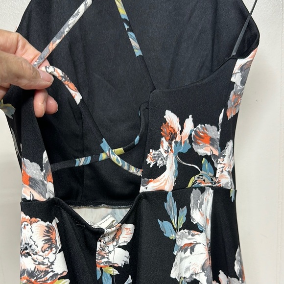 Soprano Pink and White Halter Midi Dress - Picture 5 of 13